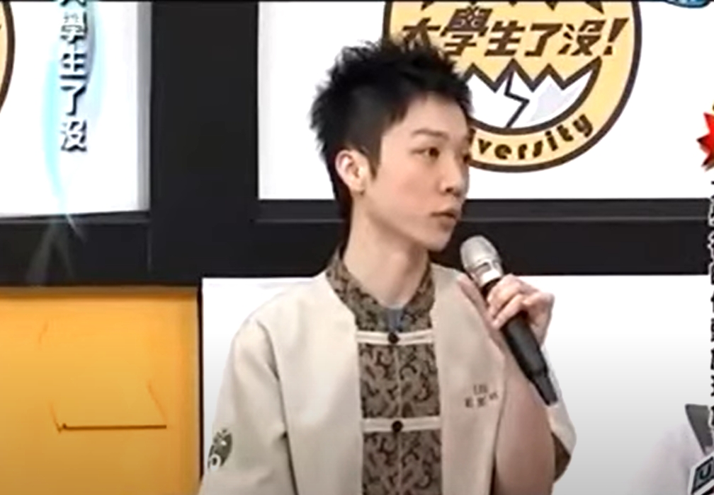20120509 #大學生了沒   pt.3  手機族的戰爭 大學裡的低頭族現象! #按摩 #腳底按